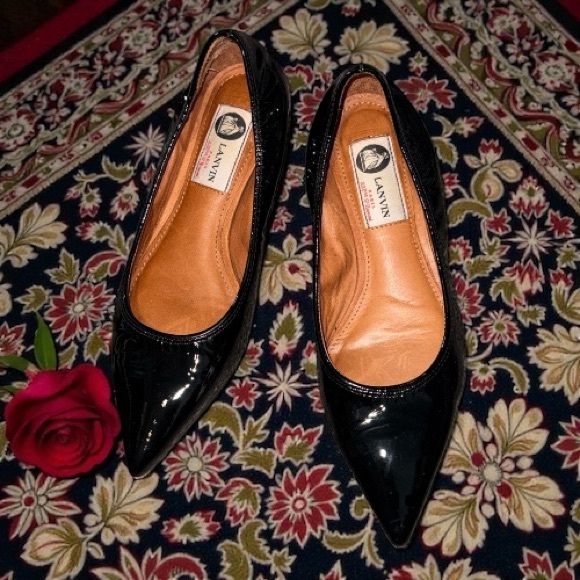 Lanvin Shoes - Lanvin black point patent flats Size 35